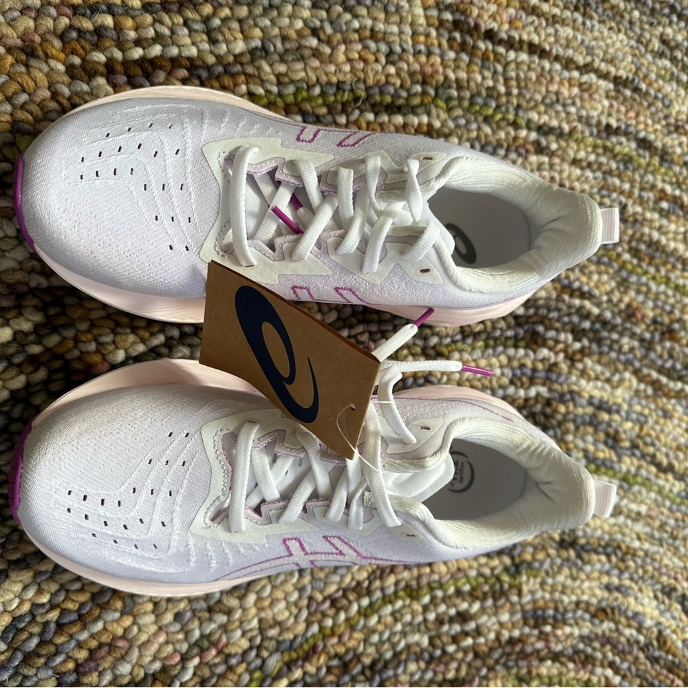 Bran new Asics Running Sneakers - NOVABLAST 4